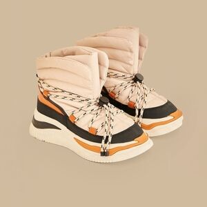 FARM Rio SZ 10 Boots - NWT